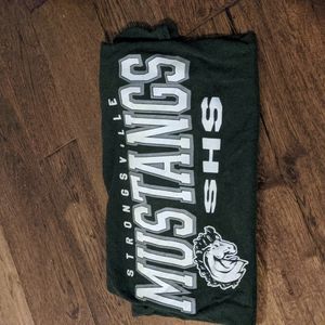 Strongsville OH mustangs size XL t-shirt